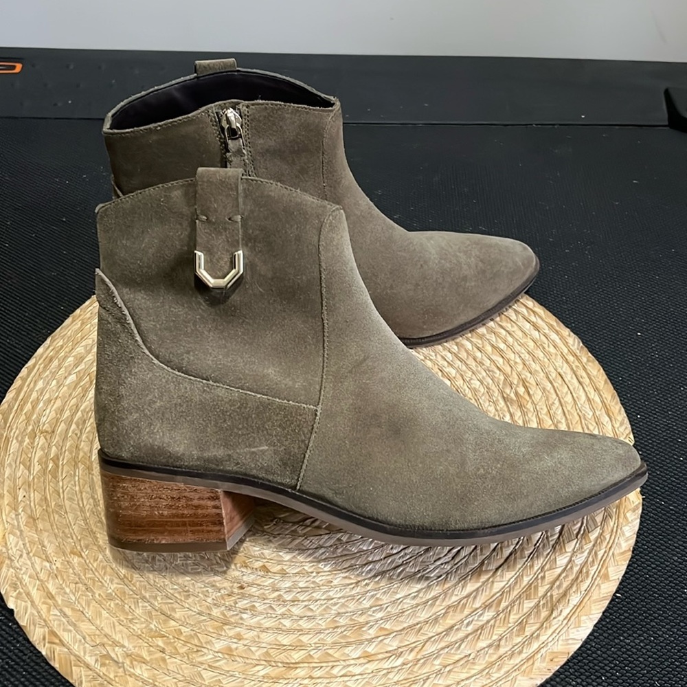 Cole Haan Leather Suede Olive Green Chealse Ankle Booties Size 8.5